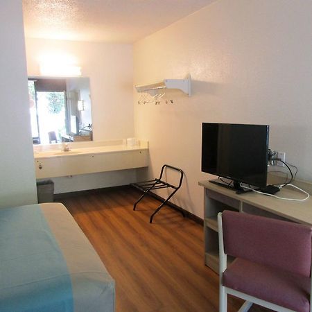 Motel 6 Huntsville - Мадисън Екстериор снимка