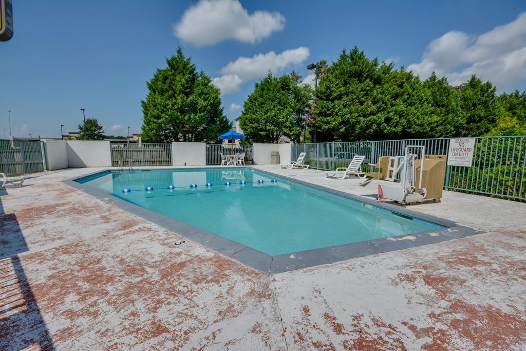 Motel 6 Huntsville - Мадисън Екстериор снимка