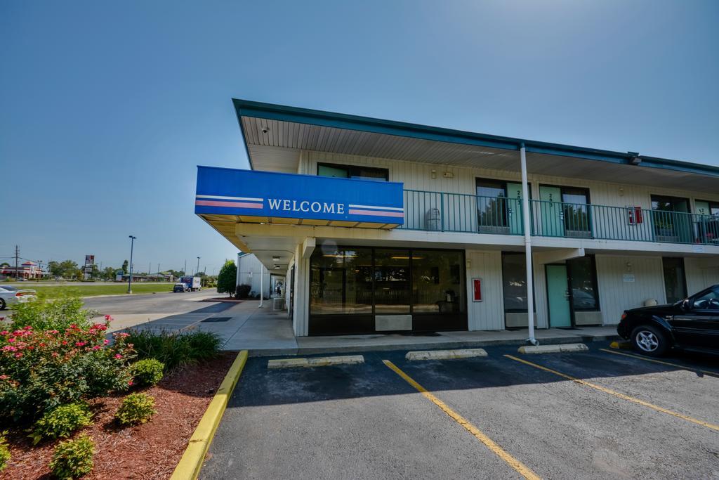 Motel 6 Huntsville - Мадисън Екстериор снимка