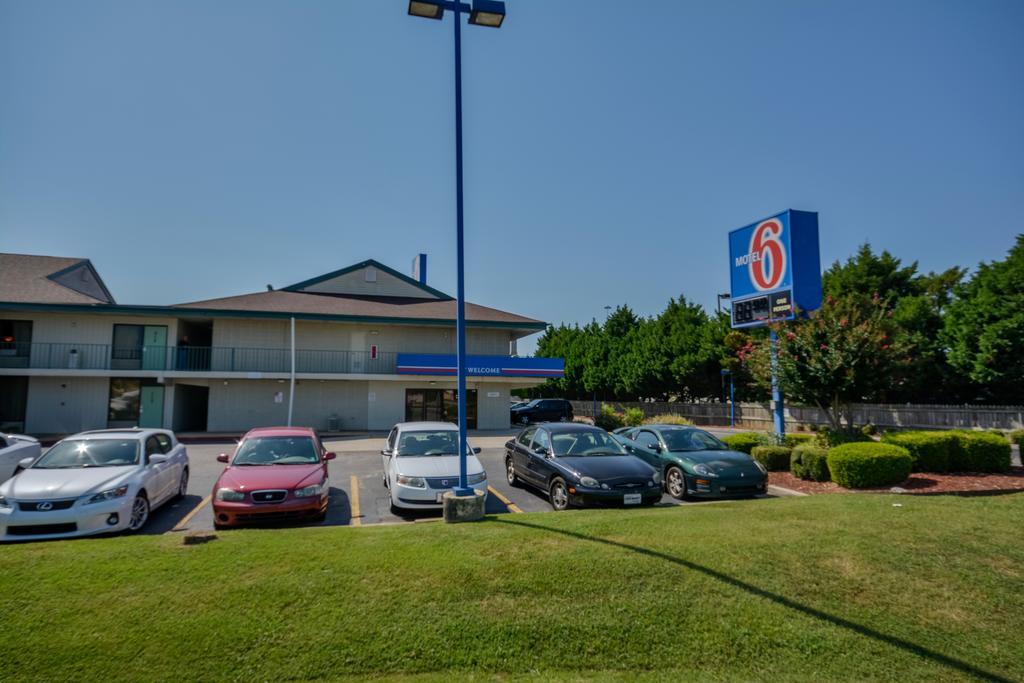 Motel 6 Huntsville - Мадисън Екстериор снимка