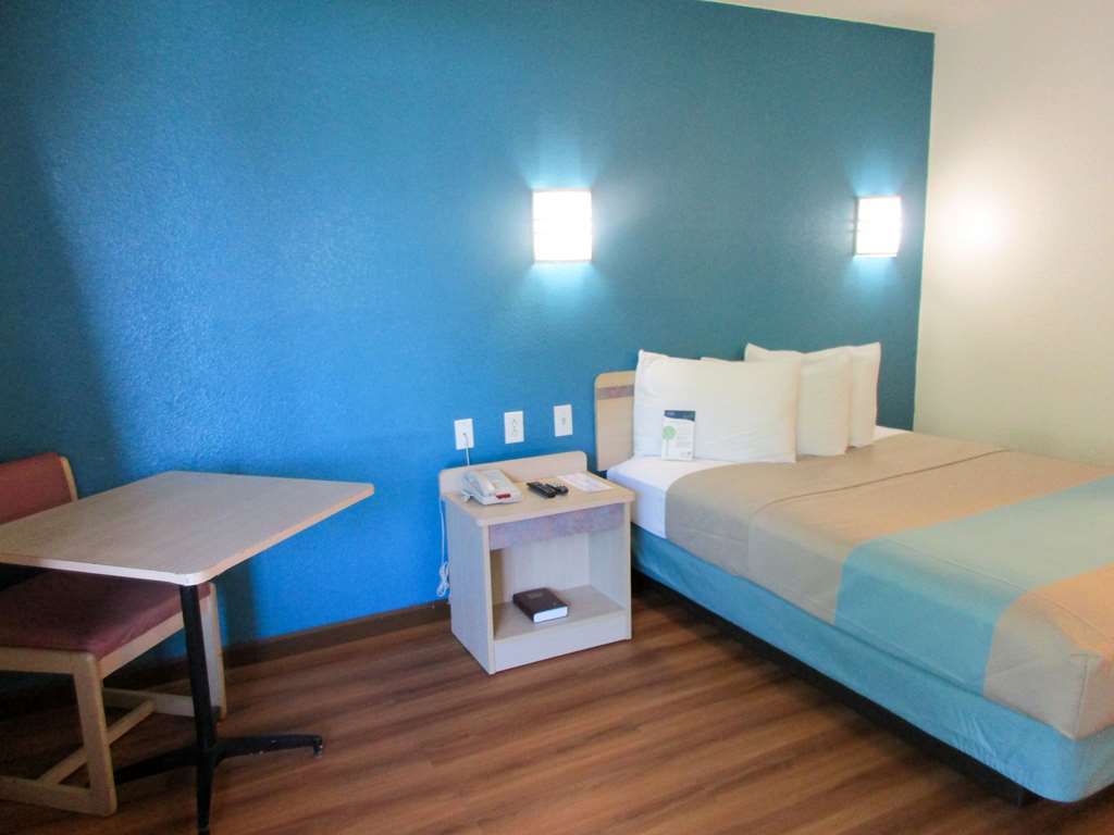 Motel 6 Huntsville - Мадисън Стая снимка