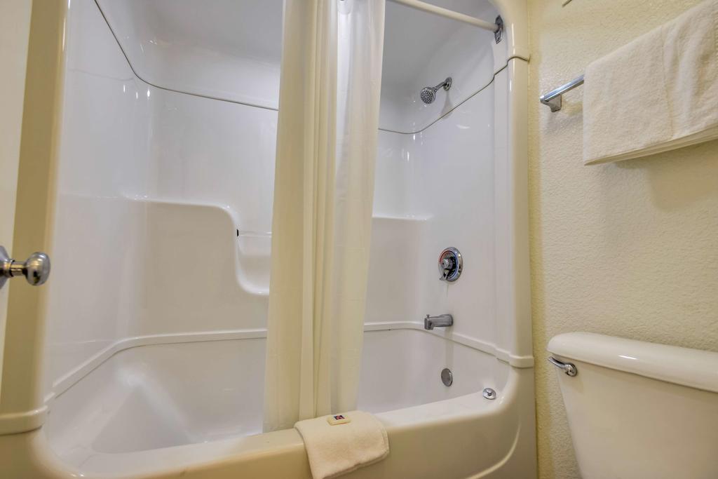 Motel 6 Huntsville - Мадисън Екстериор снимка