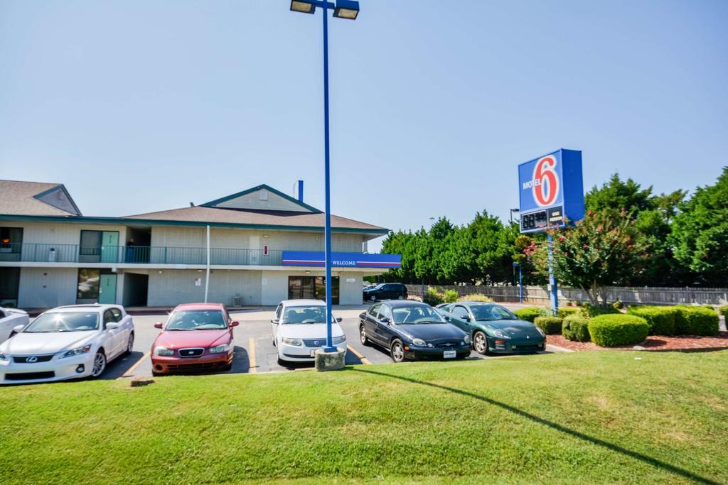 Motel 6 Huntsville - Мадисън Екстериор снимка